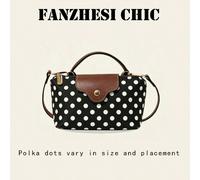 Ce sac à main élégant présente des pois blancs, un design de boucle à rabat et une bandoulière amovible, ce qui le rend convenant pour les employés de bureau, les enseignants, les jeunes femmes et les