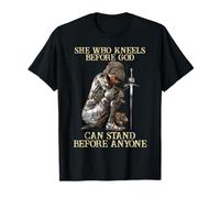 Celle Qui s'agenouille Devant Dieu Peut se Tenir Devant n'importe Qui T-Shirt