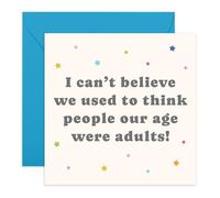 Central 23 Carte d'anniversaire amusante - « I Can't Believe We Thought People Our Age Were Adults » - Pour amis, hommes, femmes, lui, elle - Livré avec des autocollants