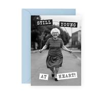 CENTRAL 23 Carte d'anniversaire amusante - « Still Young at Heart! » - Pour maman, tante et grand-mère - Noir et blanc vintage pour femme âgée - Design rétro - Enveloppe bleue - Livré avec des