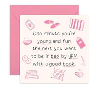 CENTRAL 23 Carte d'anniversaire pour amoureux des livres - « Bed by 9PM with a Good Book » - Design confortable pour maman, tante, amie, sœur, collègue, petite amie, épouse, fille, femme, adulte