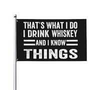 C'est ce que je fais, je bois du whisky et je sais des choses Drapeau décoratif extérieur de qualité supérieure de 3 x 5 pieds - Couleurs vives, coupe-vent et résistant à l'eau - Idéal pour le jardin
