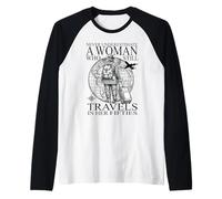 C'est drôle de ne jamais sous-estimer Une Vieille Femme Qui Manche Raglan