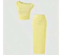Cet ensemble pour adolescentes est indispensable pour créer une atmosphère attrayante ! Le dégradé de couleurs du jaune vif à l'orange attire naturellement l'attention, le design épaule dénudée révèle