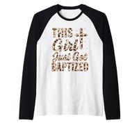 Cette fille vient de se faire baptiser le baptême de communion chrétienne 2025 Manche Raglan