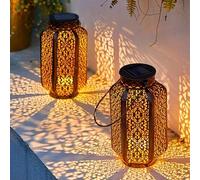 Cette lampe solaire suspendue présente un design de projection en fer forgé vintage creux. C'est une lumière solaire LED métallique d'extérieur. Convient pour les jardins, les cours, les balcons, les