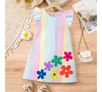 Cette robe pour enfants présente une silhouette ample en forme de A, avec des rayures verticales arc-en-ciel et des manches à volants, dans un style doux et cool, convenant pour les fêtes, les jeux ex