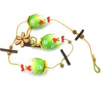 Chaîne suspendue avec des œufs verts