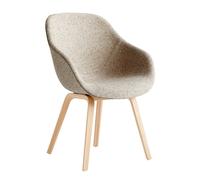 Chaise avec accoudoirs About a Chair 123 water based lacquered oak base