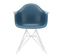 Chaise avec accoudoirs Eames Plastic DAR RE blanc white powder coated eiffel tower base/ felt gliders white