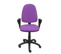 Chaise de bureau Aýna avec mécanisme Contact permanent de base, rembourrée de tissu couleur lilas. Équipée d'une base en polyamide noir, d'accoudoirs fixes et de roulettes en nylon de 50 mm.
