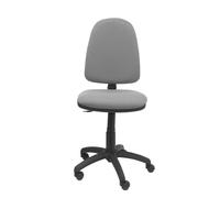 Chaise de bureau Aýna avec mécanisme Contact permanent de base, rembourrée de tissu gris. Équipée d'une base en polyamide noir, sans accoudoirs et de roulettes en nylon de 50 mm.