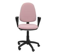 Chaise de bureau Aýna avec mécanisme Contact permanent de base, rembourrée de tissu rose pâle. Équipée d'une base en polyamide noir, d'accoudoirs fixes et de roulettes en nylon de 50 mm.