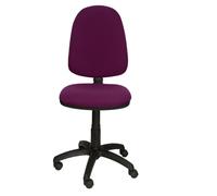 Chaise de bureau Aýna avec mécanisme Contact permanent de base, rembourrée de tissu violet. Équipée d'une base en polyamide noir, sans accoudoirs et de roulettes en nylon de 50 mm.