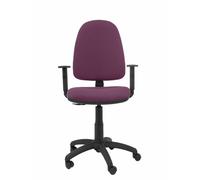 Chaise de bureau Aýna avec mécanisme Contact permanent de base, rembourrée de tissu violet. Équipée d'une base en polyamide noir, d'accoudoirs 1D et de roulettes en nylon de 50 mm