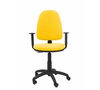 Chaise de bureau Aýna avec mécanisme Contact permanent de base, revêtue de tissu jaune. Équipée d'une base en polyamide noir, d'accoudoirs 1D et de roulettes en nylon de 50 mm.