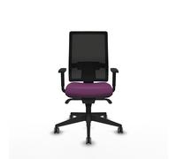 Chaise de bureau Horna avec mécanisme Sincro, revêtement en similicuir violet et maille noire. Équipée d'un soutien lombaire 1D, d'accoudoirs 1D et de roulettes de 65 mm pour parquet
