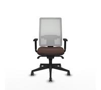 Chaise de bureau Horna avec mécanisme Synchro, revêtue de similicuir marron foncé et de maille blanche. Équipée d'un soutien lombaire 1D, d'accoudoirs 1D et de roulettes de 65 mm pour parquet