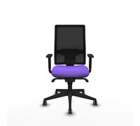 Chaise de bureau Horna avec mécanisme Synchro, revêtue de tissu couleur lilas et de maille noire. Équipée d'un soutien lombaire 1D, d'accoudoirs 1D et de roulettes de 65 mm pour parquet