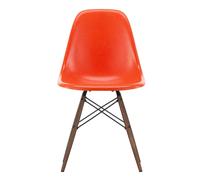 Vitra Chaise Eames Fiberglass DSW structure érable foncé rouge orange structure érable foncé/acier noir