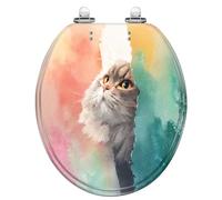 Chat gris joyeux jetant un coup d'œil autour d'un siège de toilette en