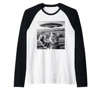 Chats et OVNIS dans Une scène de Ferme Amusante pour Les Amoureux des Chats Manche Raglan