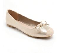 Chaussons de ballet élégants, avec un bout contrasté et un nœud décoratif - style classique réinterprété La beauté du charme est la beauté des ballerines et la beauté des ballerines. La e desi