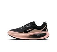 Chaussure de running sur route imperméable avec éléments réfléchissants Nike Vomero 18 GORE-TEX pour femme Noir/Crimson Tint/Noir/Noir 40.5