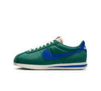 NIKE Femme Cortez Sneaker, Evergreen Aura Hyper Royal Sail White, 41 EU