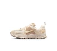 Chaussure Nike Vomero 5 pour ado avec motifs réfléchissants Pale Ivory/Pale Ivory/Sanddrift/Pale Ivory 38