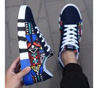 Chaussures de course pour hommes en canevas avec motif géométrique, lacets. Modèle de couple, chaussures plates décontractées et confortables avec imprimé graffiti . Parfait avec un look jean de sport