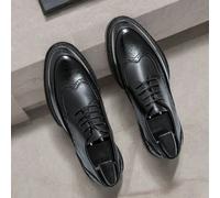 Chaussures habillées noires sculptées pour hommes, chaussures Oxford décontractées à lacets pour le bureau et les mariages. Veuillez commander une taille en dessous, car elles sont légèrement grandes.