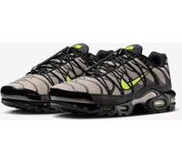Chaussures Nike Air Max Plus Utility pour hommes, Gris/Noir/Volt, taille 45,5