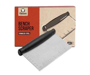 Chef Pomodoro Corne Patisserie/Grattoir Coupe Pâte Multi-Usage en Acier Inoxydable (15 cm), Coupe Pate Boulangerie, Pâtisserie, Pizza - Corne de Boulanger avec Mesures et Poignée Non-Glissante