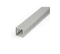 StarTech.com Chemin de Câbles PVC avec Couvercle - 50mm W x 50mm H - Longueur 2m - Slots Parallels 8mm, Goulotte Cache Câble Murale Câble Réseau PVC, max. 20 câbles, Homologué UL (CBMWD5050) - gaine pour câble - Conformité TAA