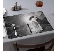 Chemin de table d'été « A Man Standing in Water » face à une créature géante ressemblant à un serpent - Sets de table de Pâques (1 pièce)