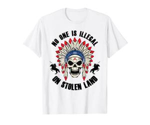 Chemise « No One Is Illegal On Stolen Land » T-Shirt