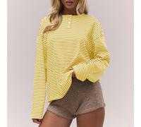 Chemise surdimensionnée à manches longues et rayures, boutons. Style automnal, vieux look argent, mignon style cottage campagnard. Top décontracté et confortable pour femmes. Couleur caramel, élégant.