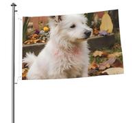 Chien blanc assis dans l'herbe, mâts de drapeau de jardin personnalisés, drapeaux de 90 cm x 60 cm avec œillets