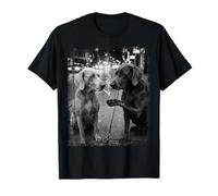Chiens de Weimar fumant la Cigarette Scène de Rue T-Shirt