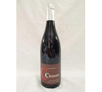 chinon - une bouteille de vin rouge 2011 - loire - touraine france