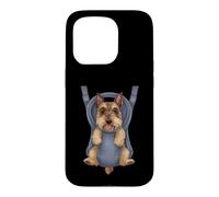 Chiot Terrier écossais Amusant dans Un Porte-bébé. Amoureux des Chiens Coque pour iPhone 15 Pro