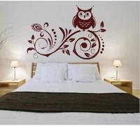 Chouette sur une brindille. Oiseau sur un décor de chambre de décalque de branche. Autocollants muraux colorés. Choisissez votre couleur Décoration de salon. Décor à la maison Art déco.