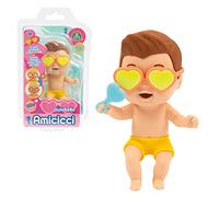 Cicciobello Amicicci, Bébé avec expressions rigolotes, Série Plage, Lunettes changent de couleur et accessoires, Modèle Garçon Brun Coupe Surf, Jouet pour enfants dès 3 ans, GIOCHI PREZIOSI, CC0405