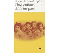 Cinq enfants dans un parc