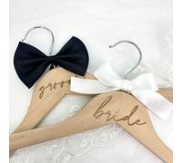 Cintres en bois de marié et de mariée, présentoir à vêtements en bois naturel non fini. Cadeau de mariage européen et américain, cadeaux d'anniversaire d'été, fournitures scolaires, décoration de cham
