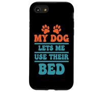 Citation Humoristique My Dog Lets Me Use Their Bed Coque pour iPhone SE (2020) / 7/8