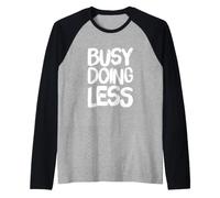 Citation Sarcastique Amusante de Busy Doing Less and Nothing Else Manche Raglan
