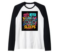 City Never Sleeps Retro Boombox Urban Music Lover Manche Raglan