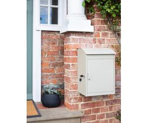 CKB LTD Boîte aux lettres extra large - Fixation murale - Verrouillable - En acier avec revêtement en poudre - Extérieur - Pour enveloppes et colis fins - 50,5 x 35,5 x 26 cm - Argile
